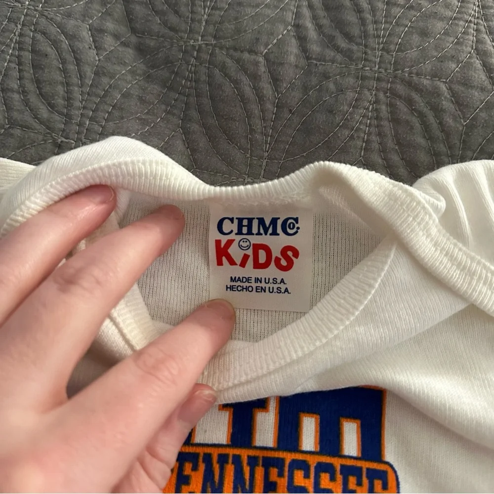 NWT Vintage Tennessee Volunteers 3-Piece Newborn Tshirt and Accessories Set